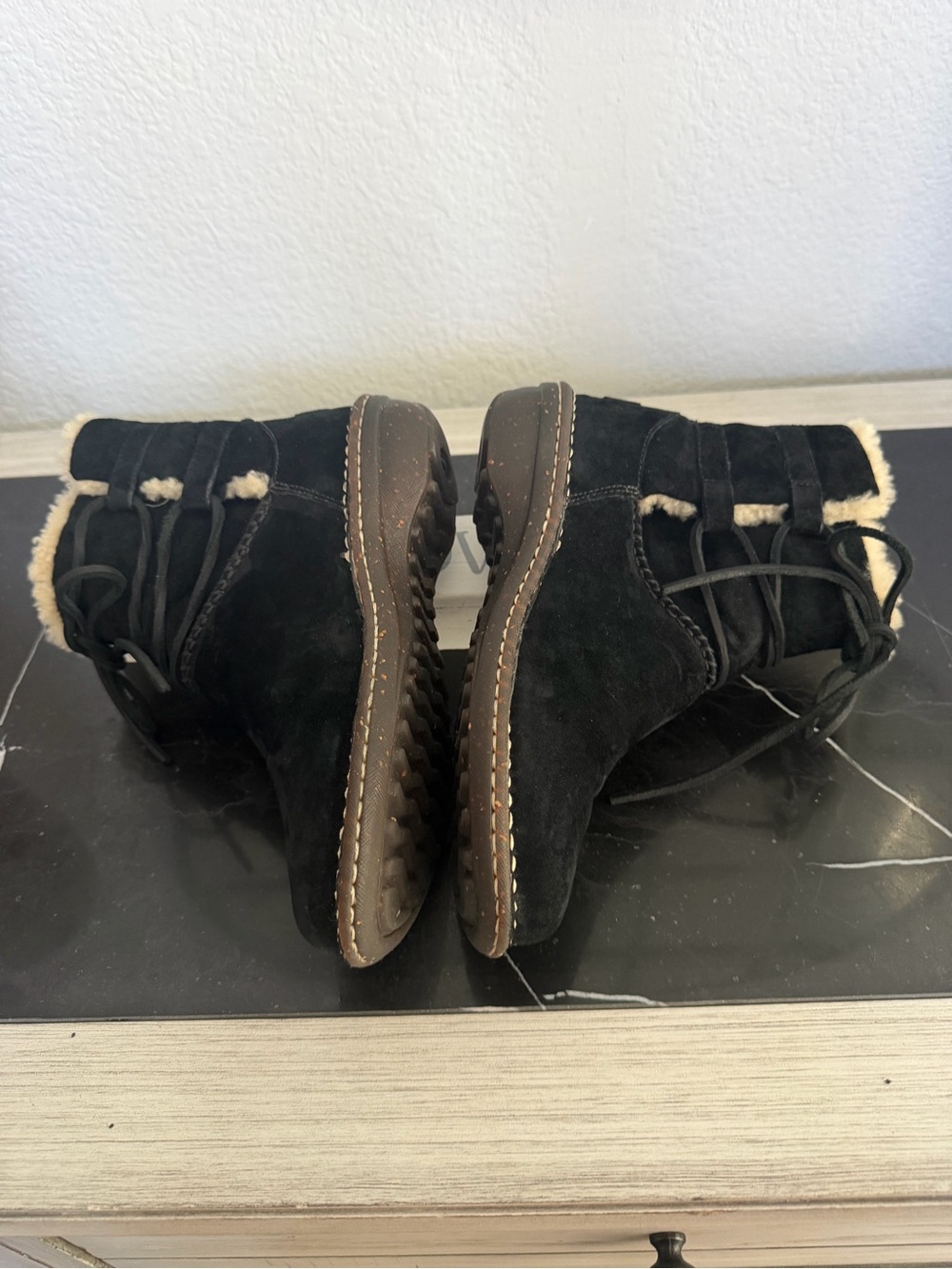 UGG Caspia Black Suede Shearling Lace Up Ankle Boots Women's Size 7 - Picture 5 of 10